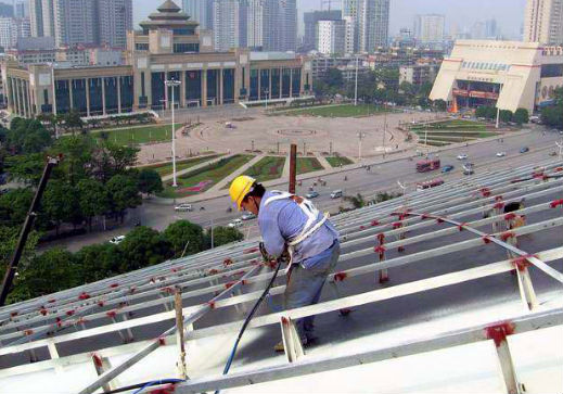 打破傳統(tǒng)建筑保溫的聚氨酯噴涂機(jī)硬泡噴涂